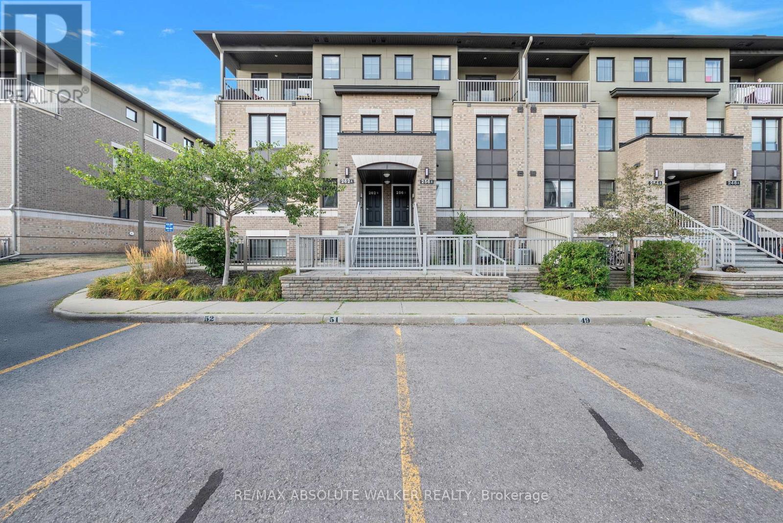 262 Titanium Private #a, Ottawa, ON K1C 0A5