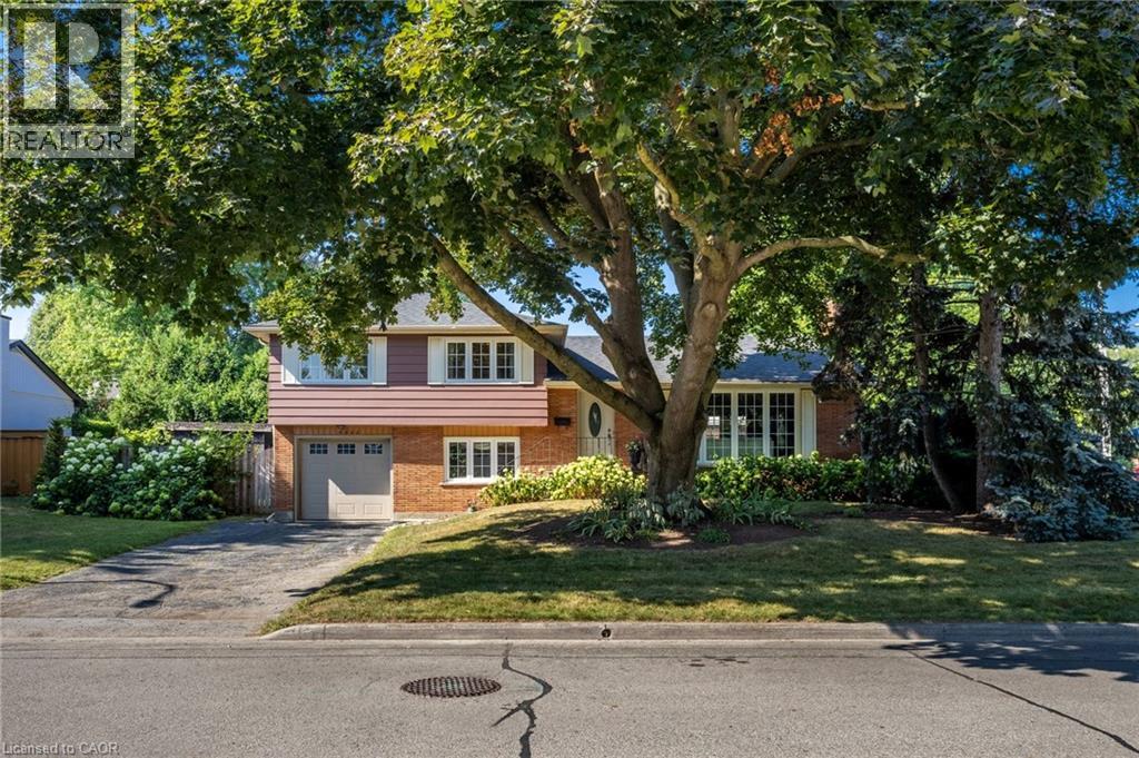 4042 Melba Ln, Burlington, ON L7L 2C3
