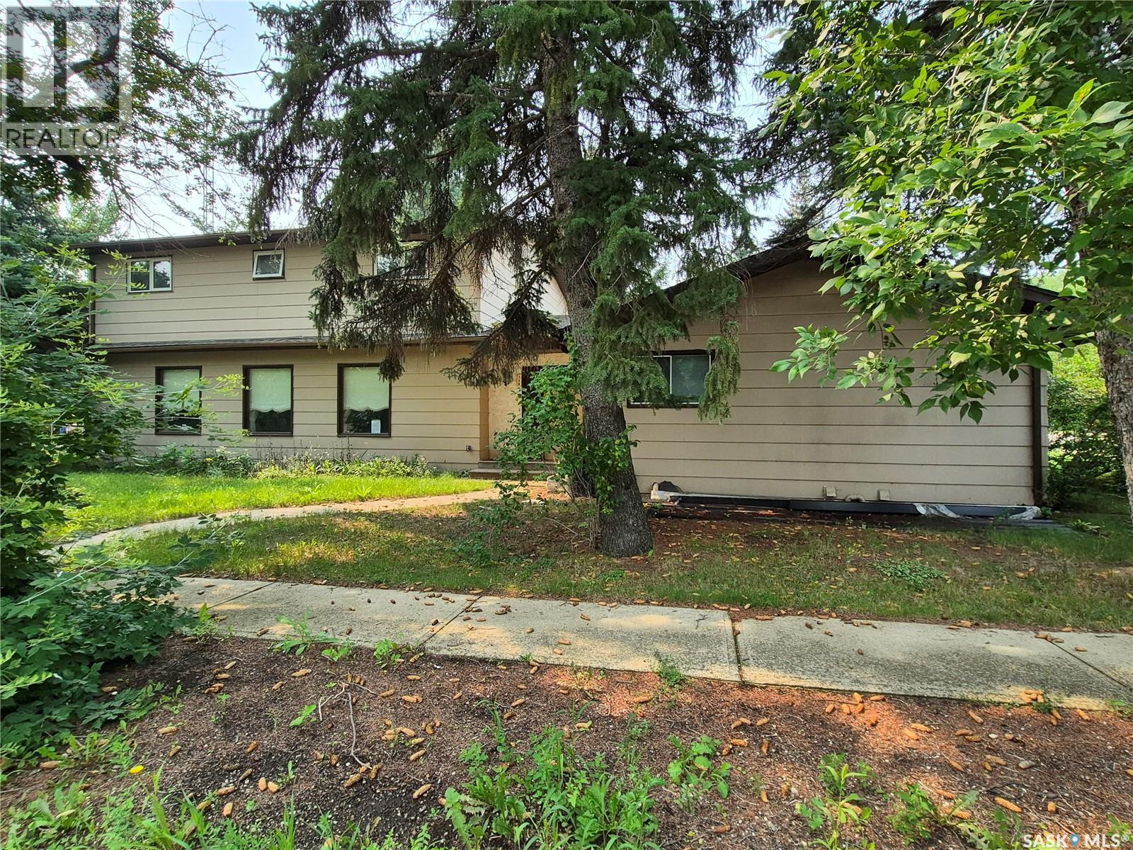 738 Bertrand Ave, Radville, SK S0C 2G0