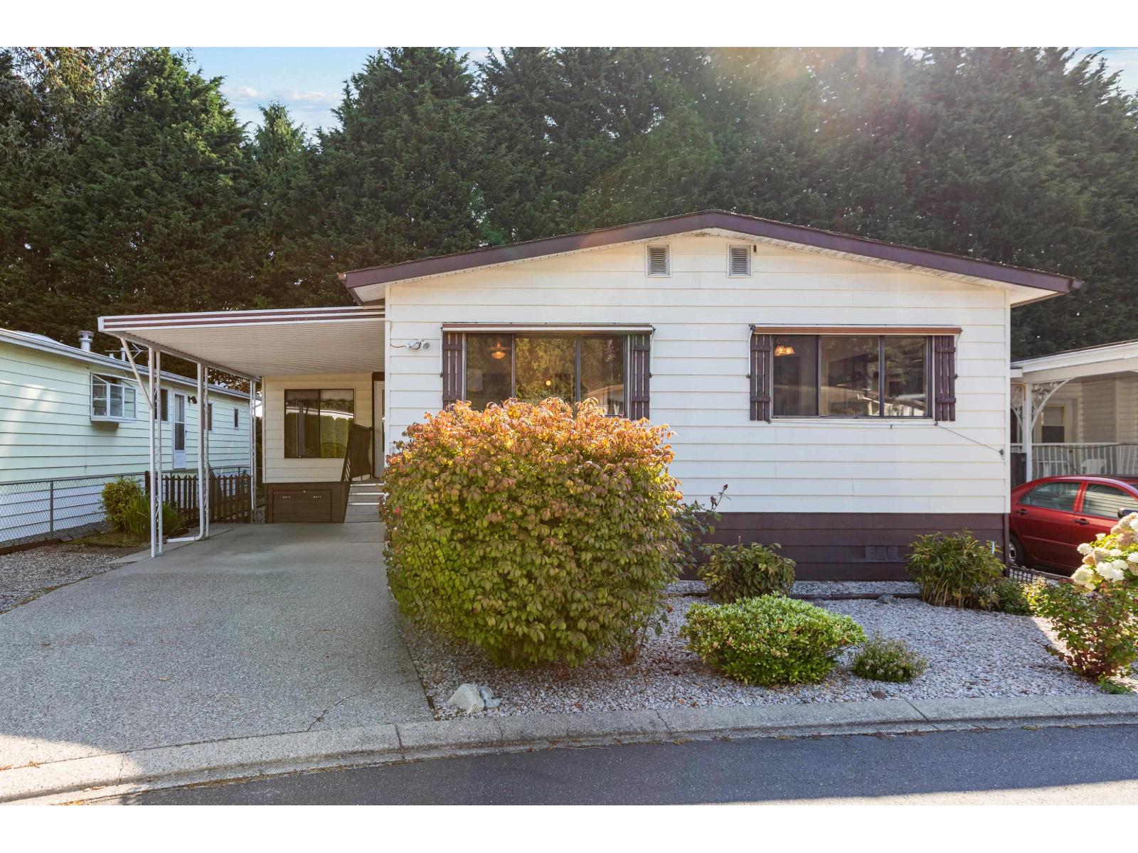 2062 King George Boulevard Unit 102, Surrey, BC V4A 5A2
