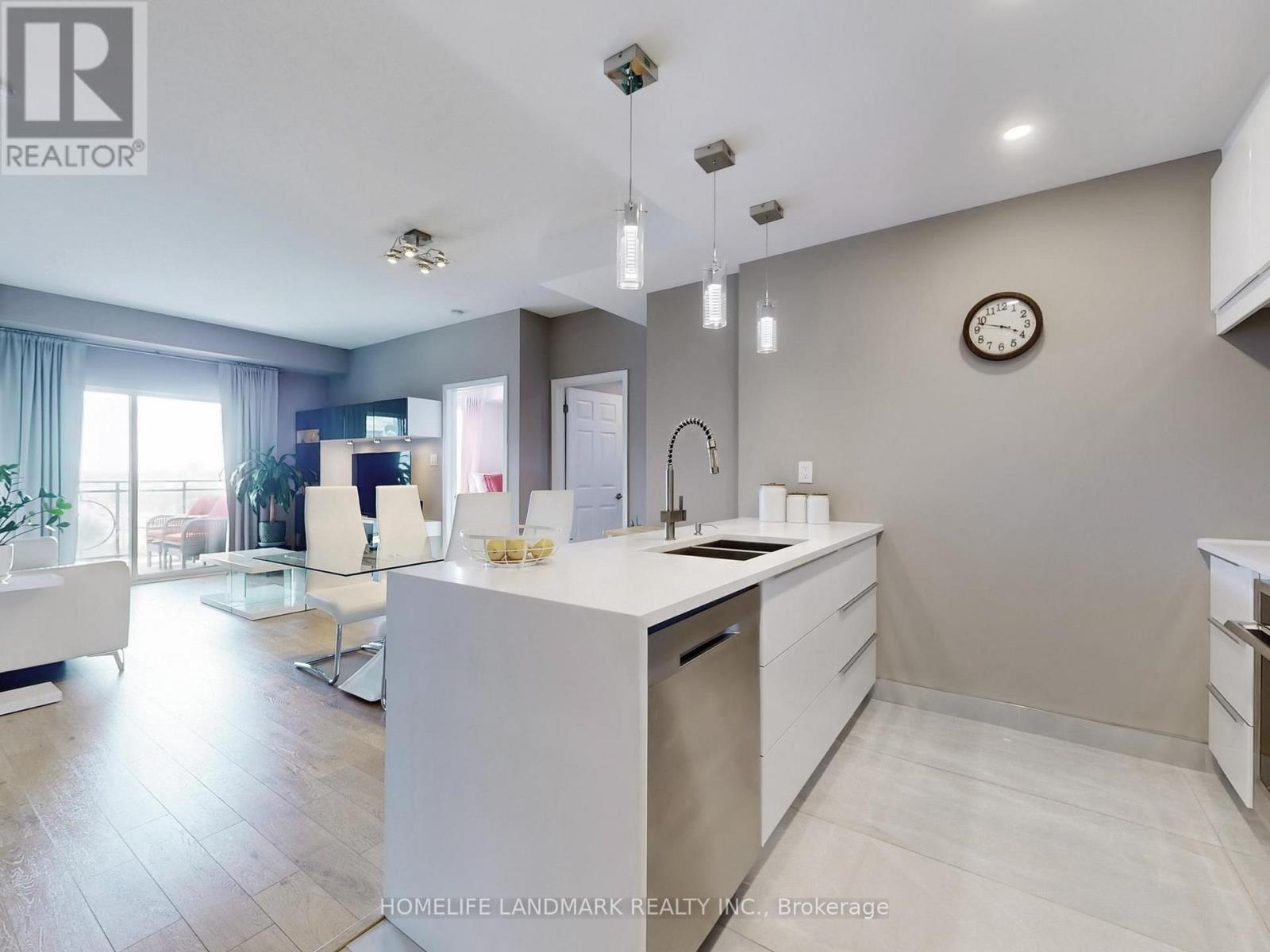 619 8 Maison Parc Ct, Vaughan, ON L4J 9K5