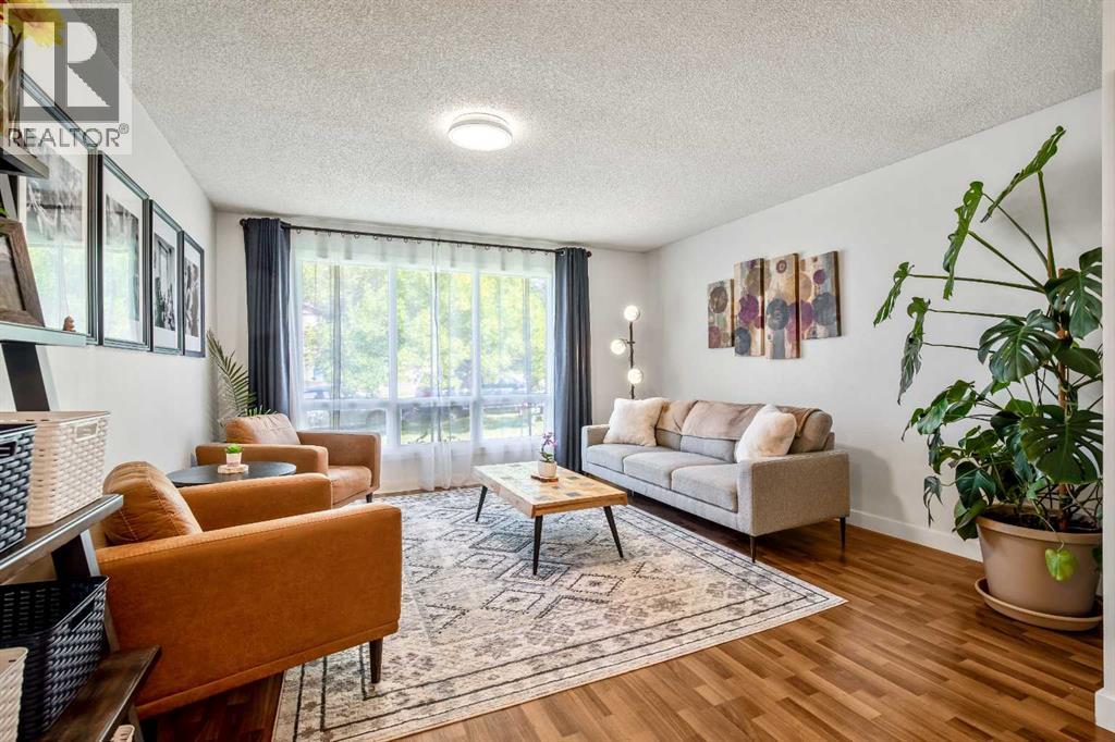 19 Hawkfield Way NW, Calgary, AB T3G 2G8