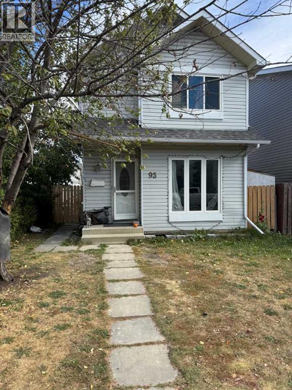 95 Castlegreen Close, Calgary, AB T3J 1Y6