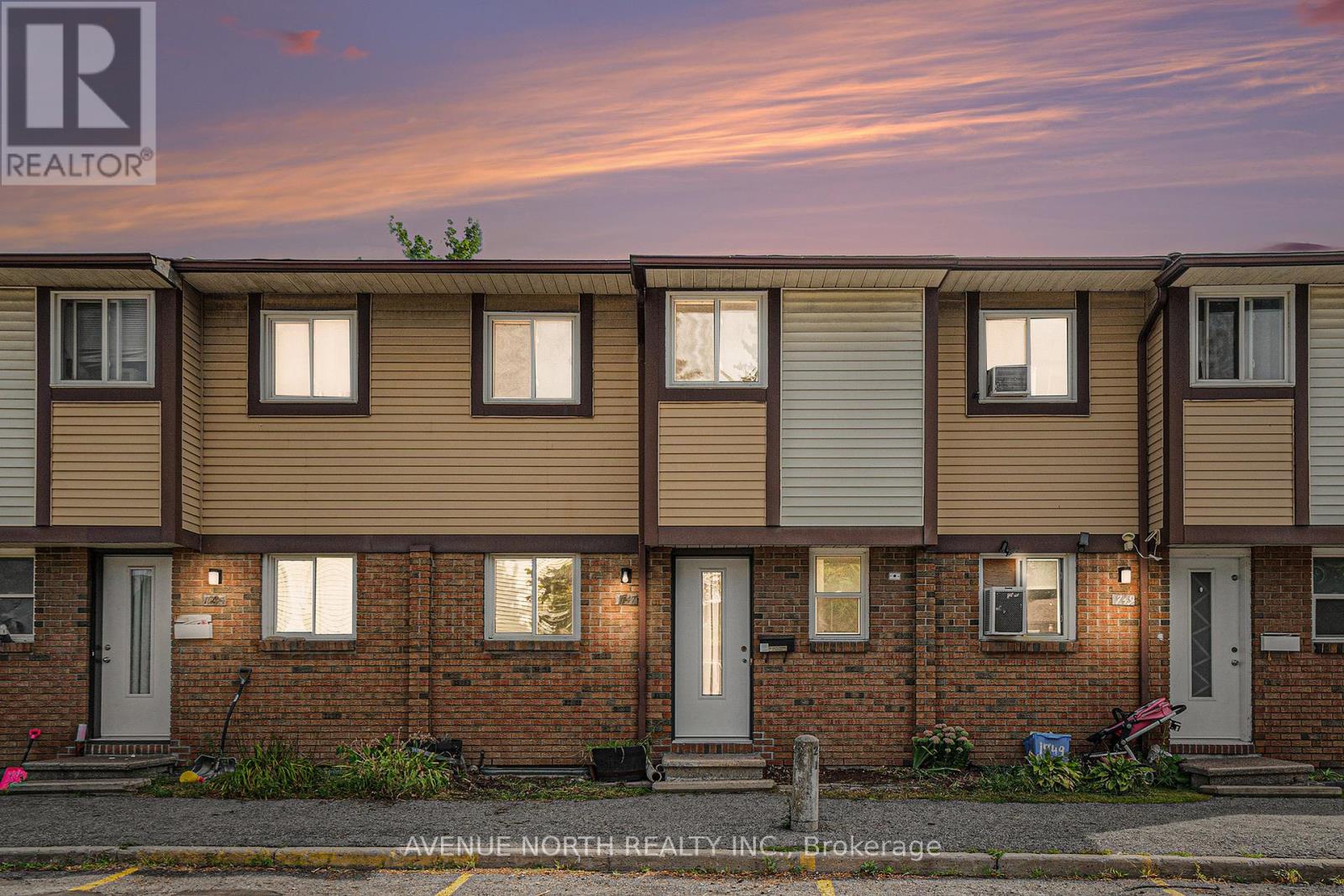 1747 Dondale St St, Ottawa, ON K1B 5H7