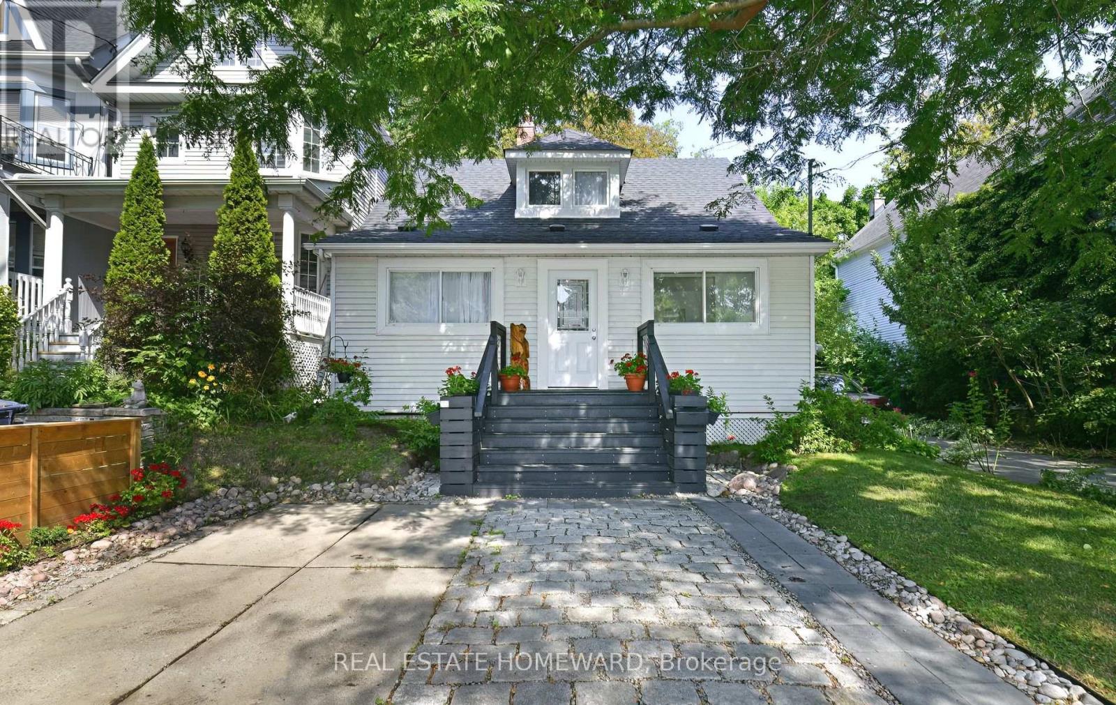 11 Elmer Ave, Toronto, ON M4L 3R6