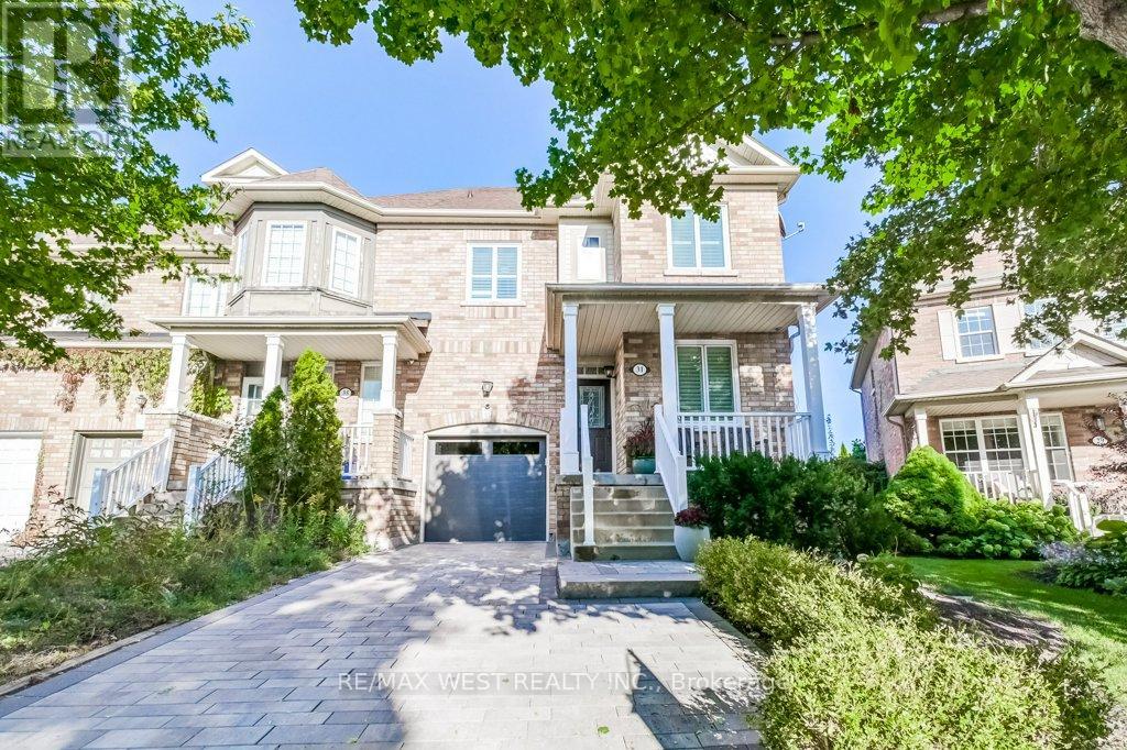 31 Watkins Glen Cres, Aurora, ON L4G 7P3