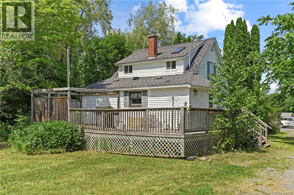 3212 Woodstock Rd, Fredericton, NB E3E 1A4