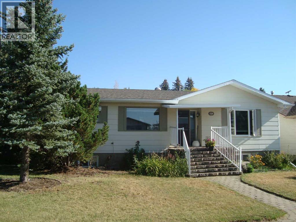 708 Royal Dr, Trochu, AB T0M 2C0
