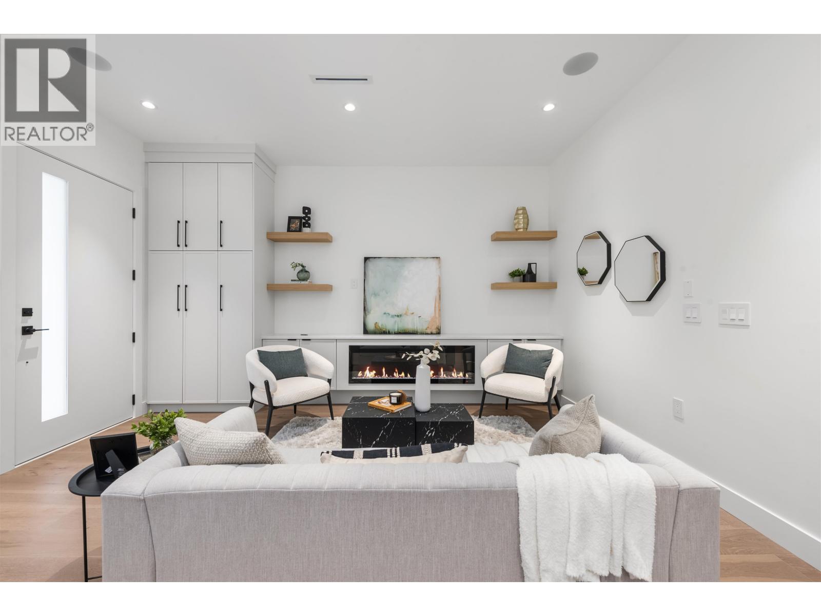 878 E 37 Avenue Unit 1, Vancouver, BC V5W 1G2