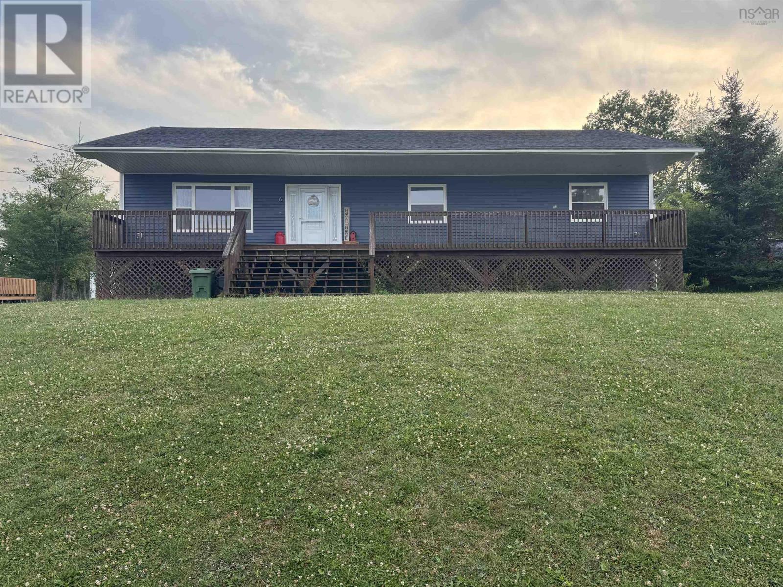 6 Roslindale Dr, Truro Heights, NS B6L 1T2