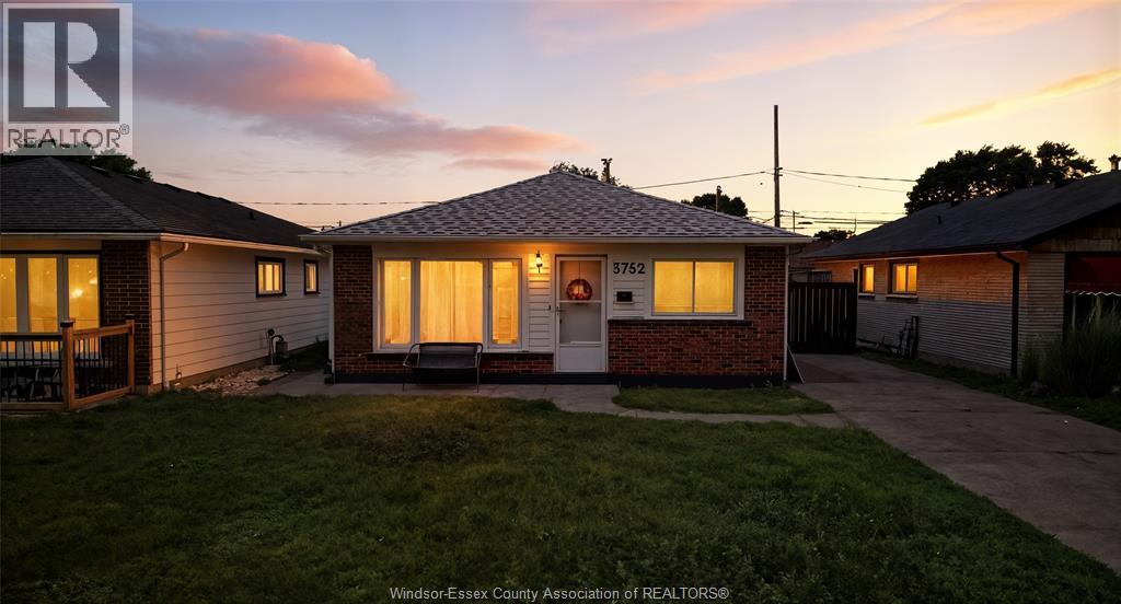 3752 Blackburn Ct, Windsor, ON N9C 2E7