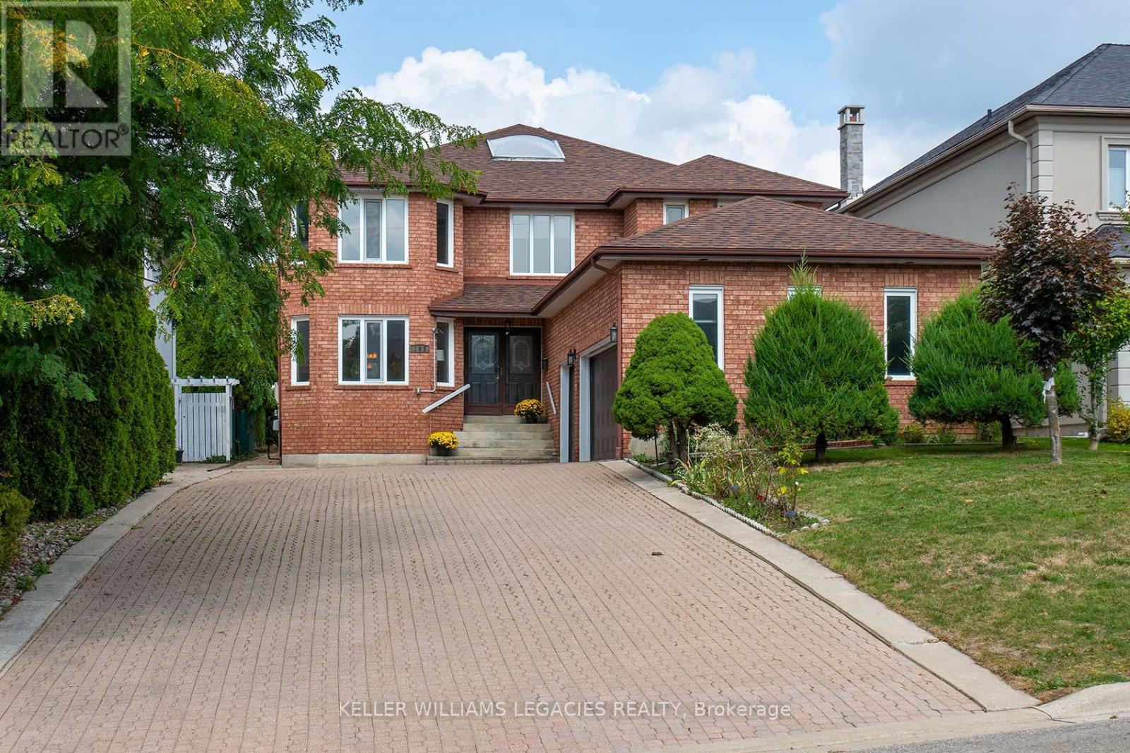 182 Oxford St, Richmond Hill, ON L4C 4L7