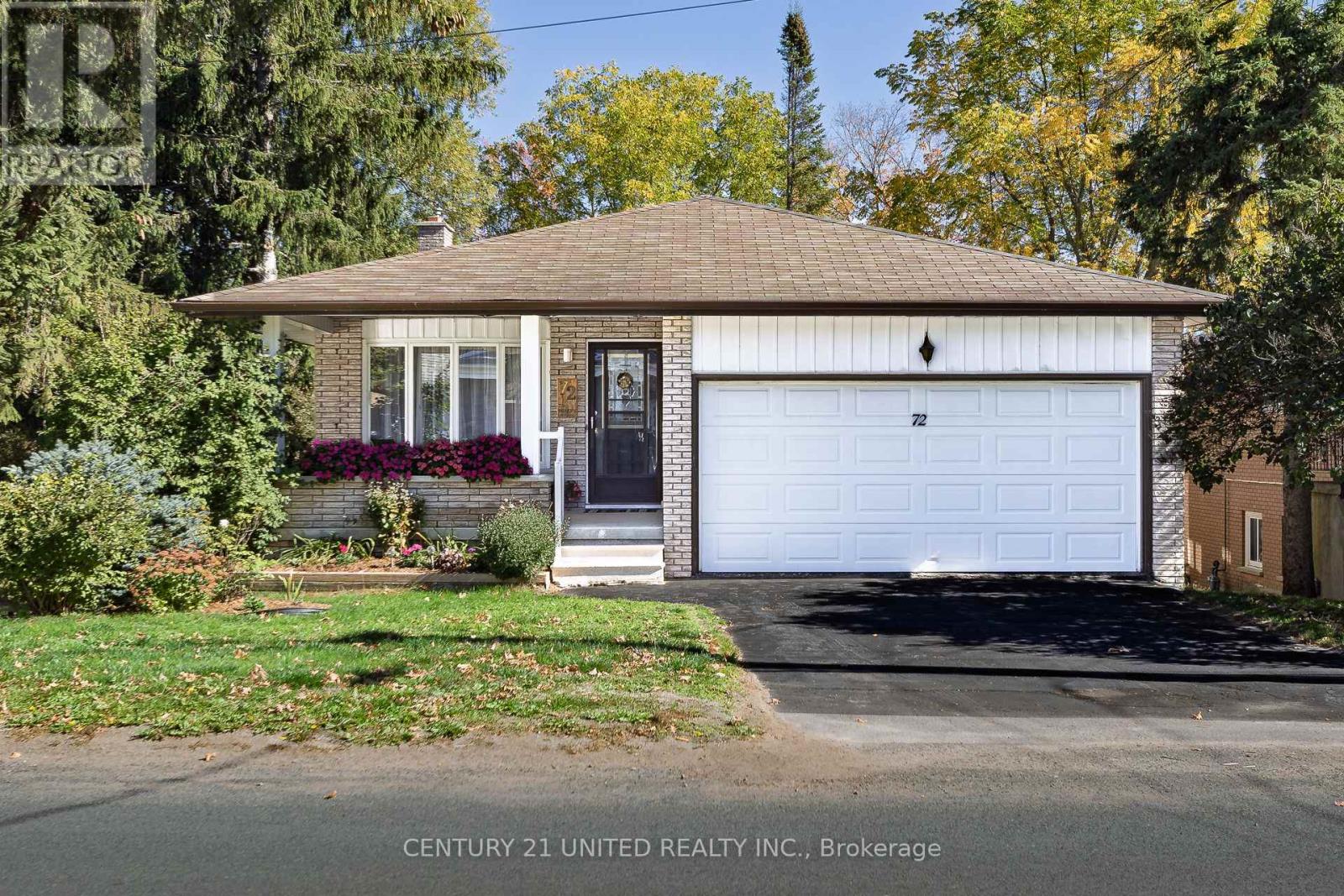72 Regent St, Selwyn, ON K0L 2H0