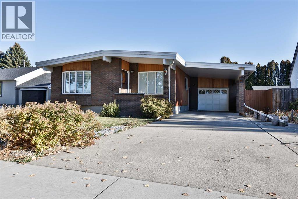 204 Corvette Cres S, Lethbridge, AB T1J 3X8