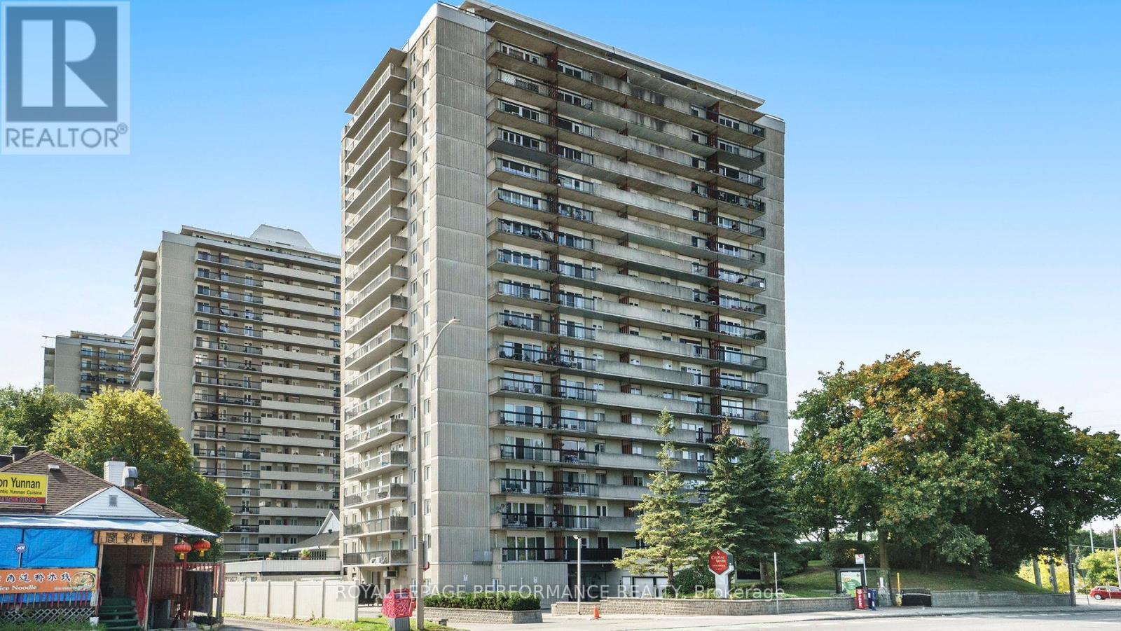 1806 158a Mcarthur Ave, Ottawa, ON K1L 8C9