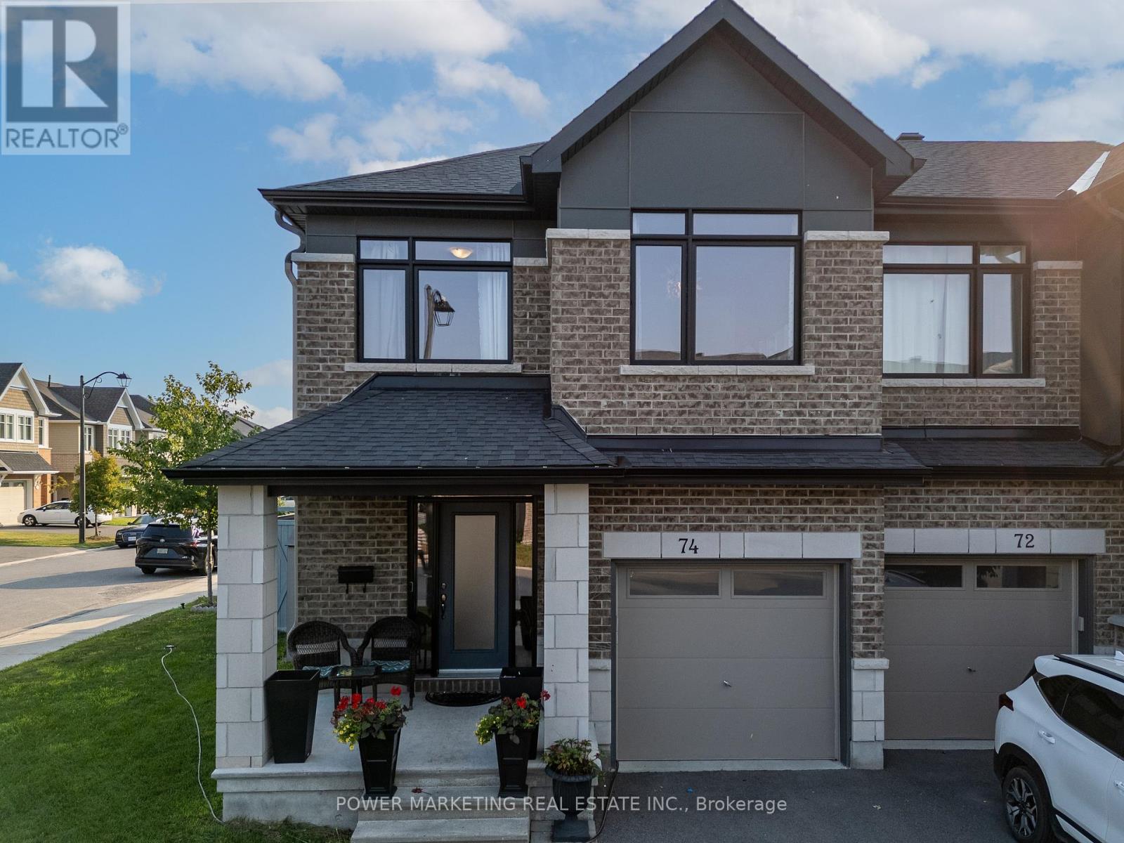 74 Finsbury Ave, Ottawa, ON K2S 2N8