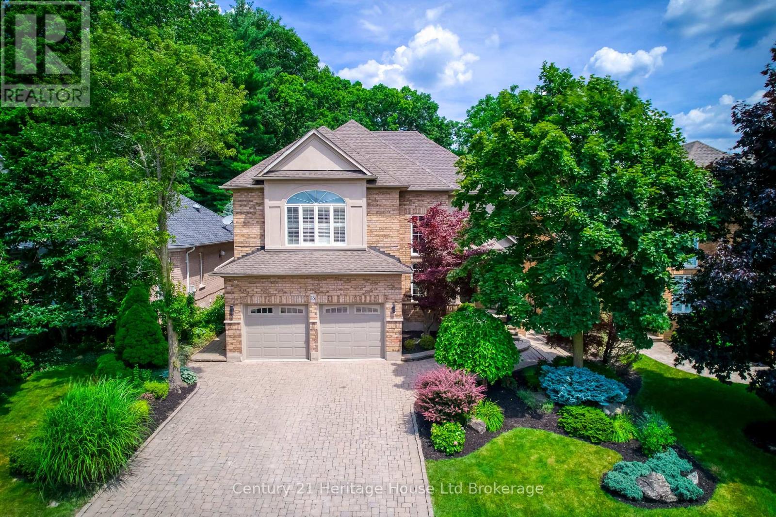 16 Sweetman Dr, Hamilton, ON L9H 7N6