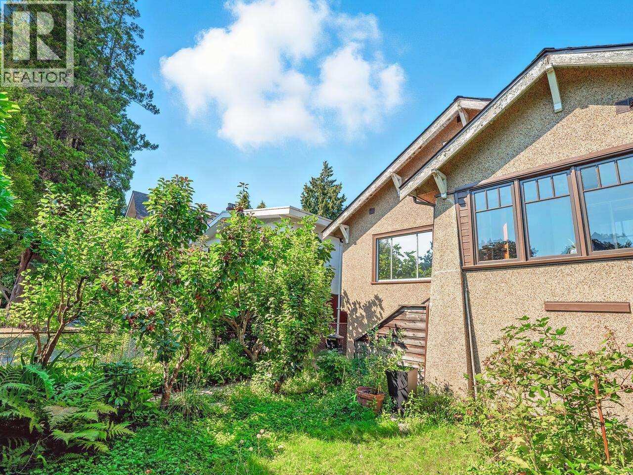 2147 E 1st Ave, Vancouver, BC V5N 1B7