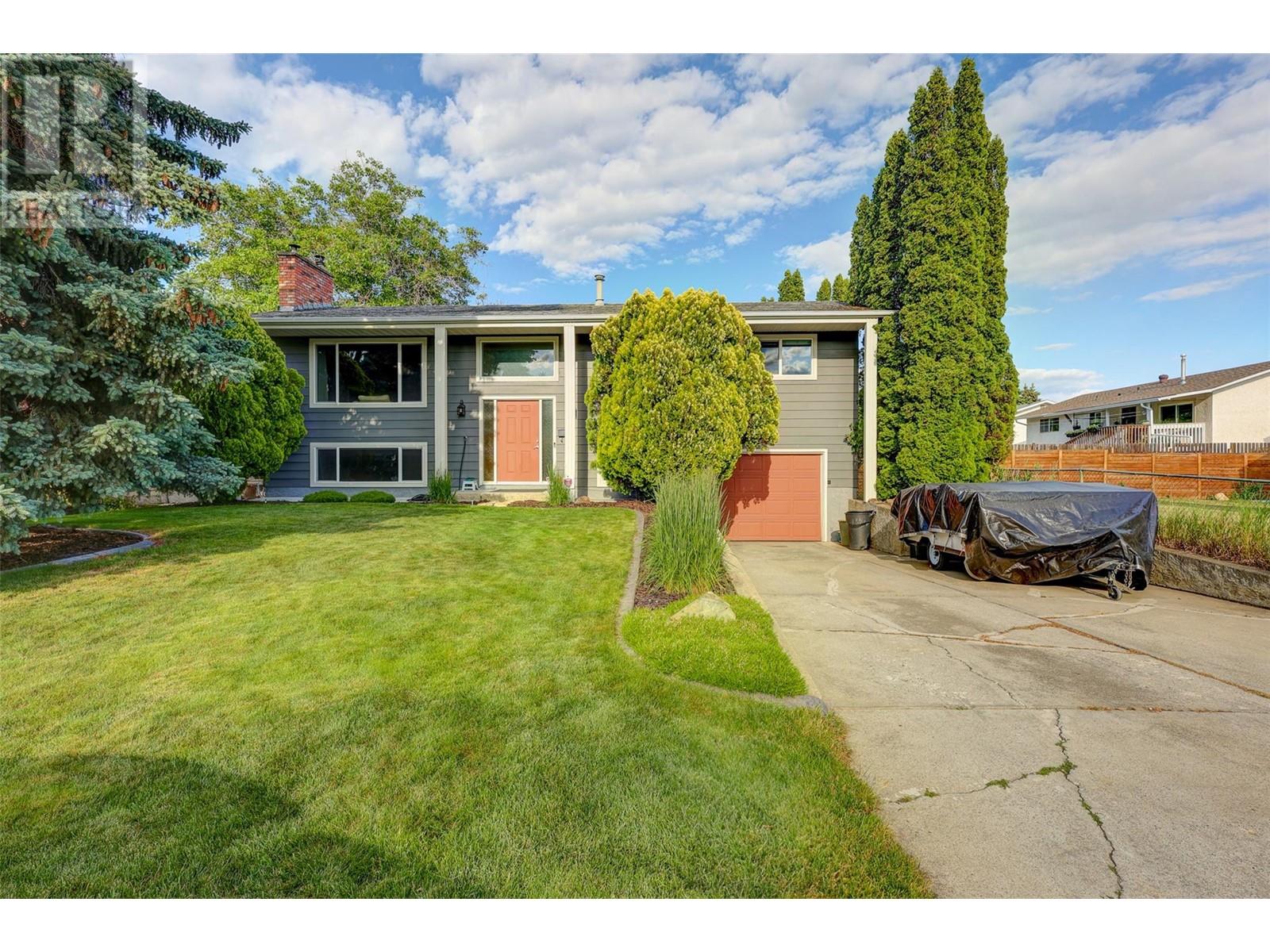 2141 Kaslo Ct, Kelowna, BC V1Y 8B9