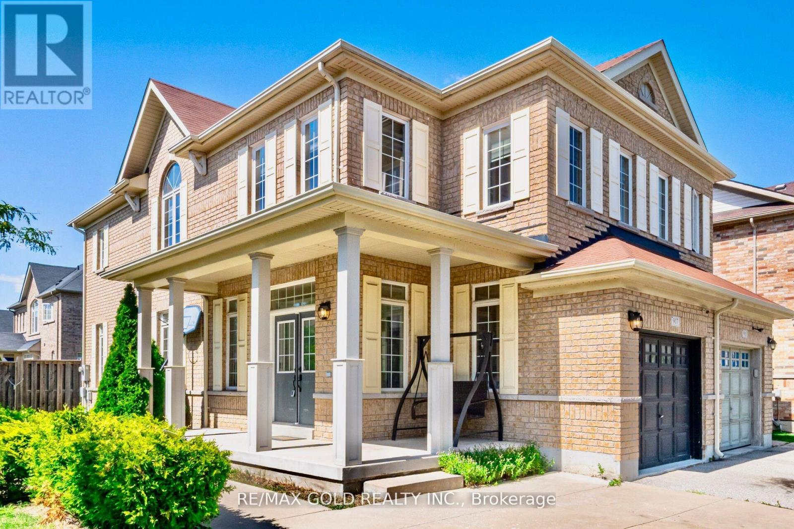 917 Oasis Dr, Mississauga, ON L5V 0C7
