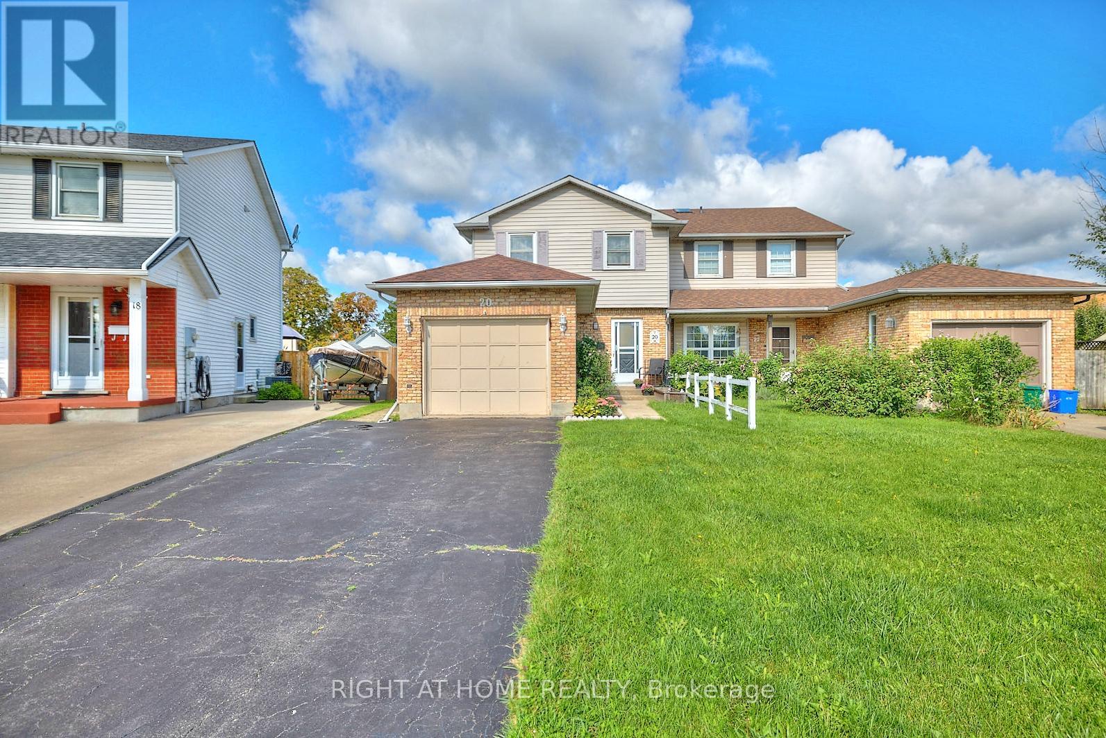 20 Station St, Welland, ON L3C 5K7