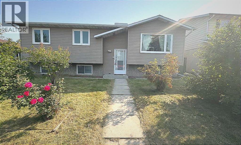 932 Rundlecairn Way NE, Calgary, AB T1Y 2X2