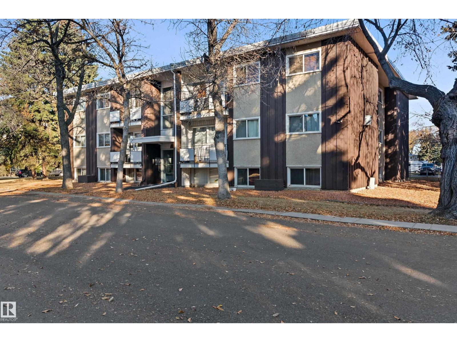 5635 105 Street Northwest #10, Edmonton, AB T6H 2N2