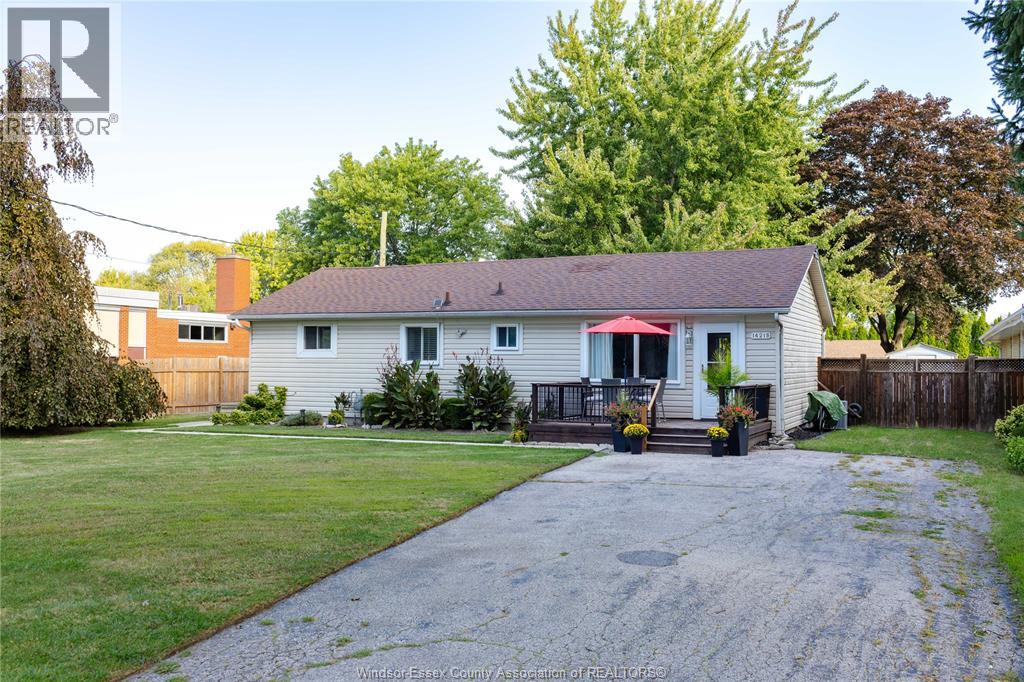 14218 Tecumseh, Tecumseh, ON N8N 1M7