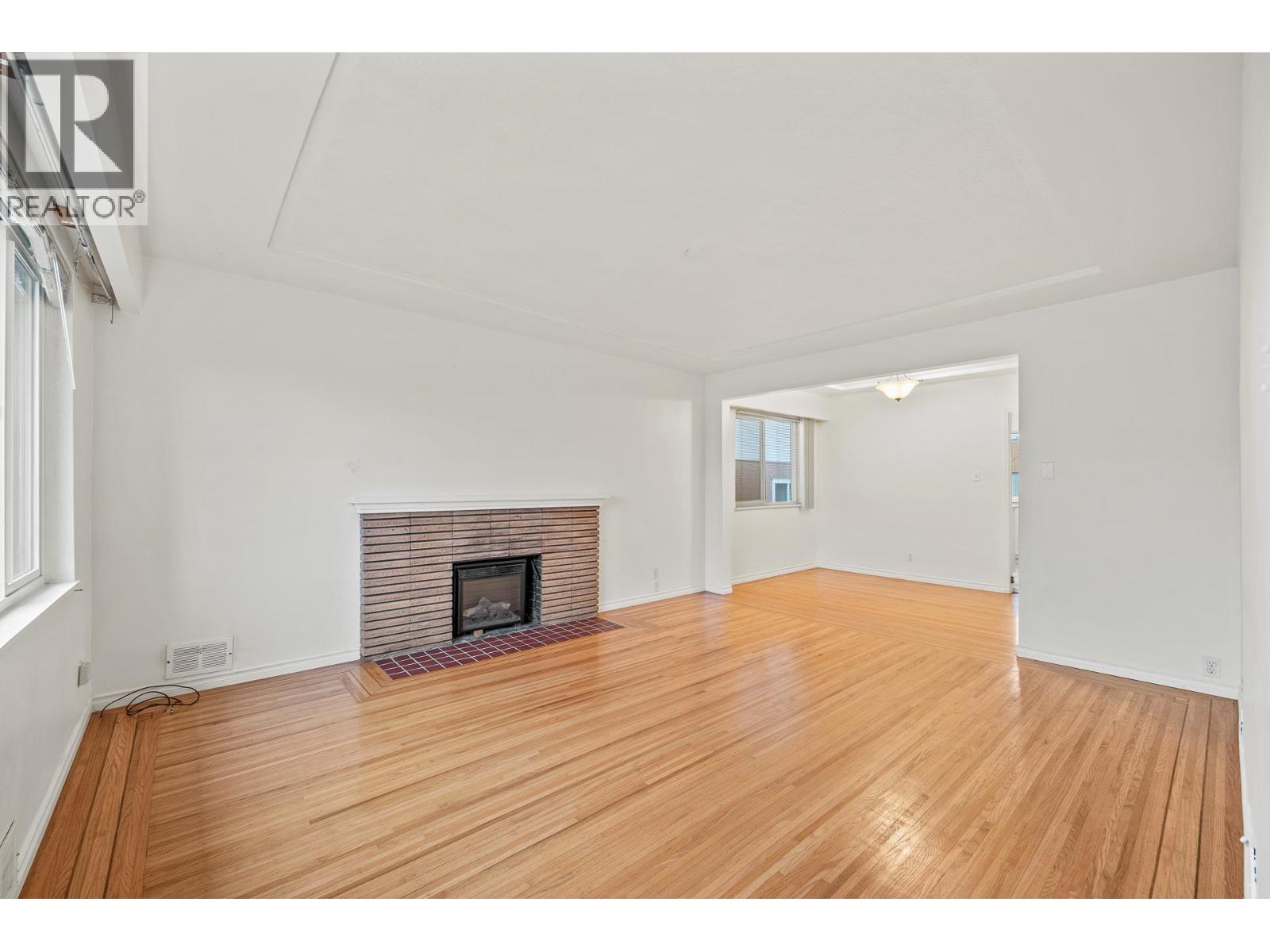 4644 Union St, Burnaby, BC V5C 2Y3