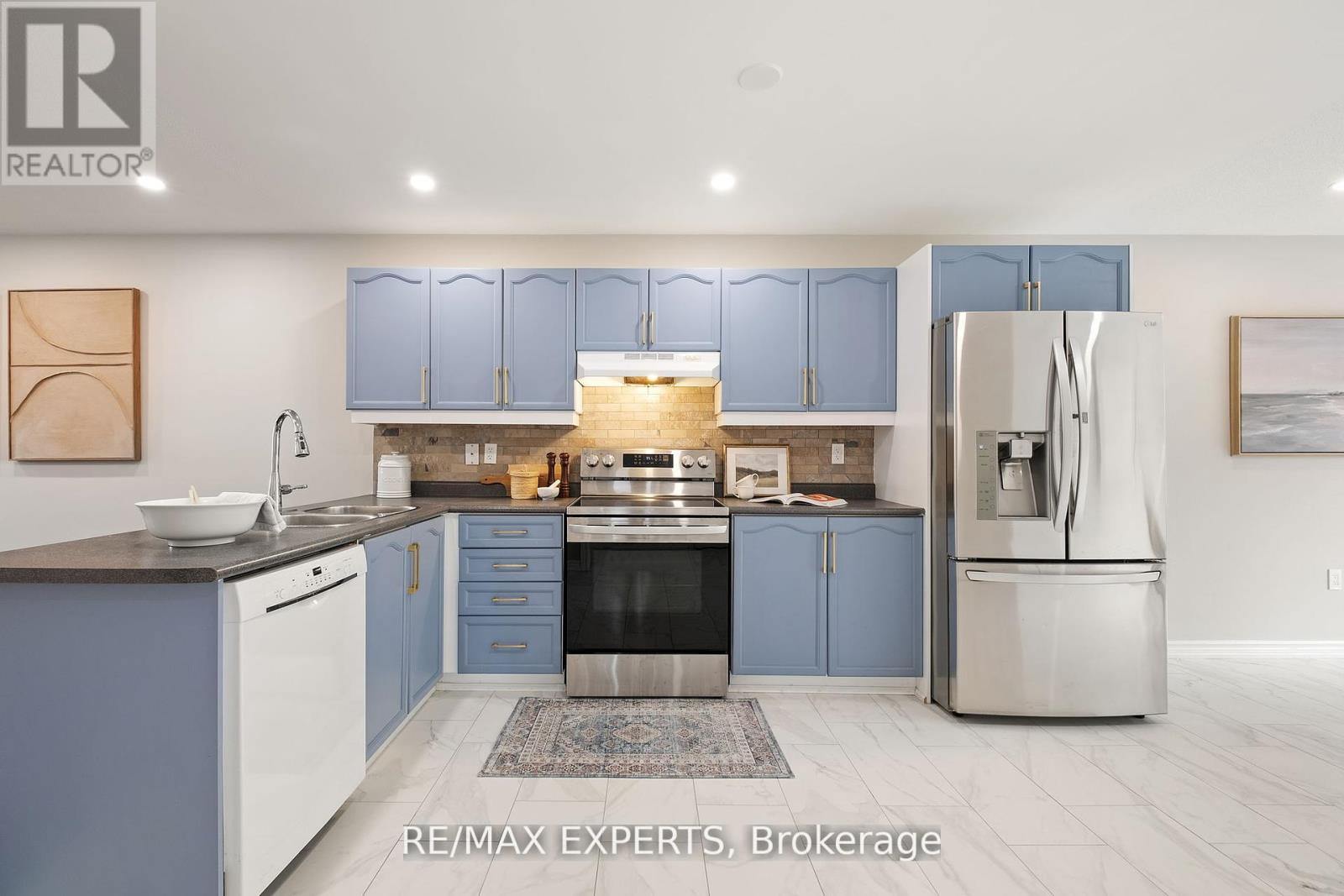 14 Aishford Rd, Bradford West Gwillimbury, ON L3Z 3E3