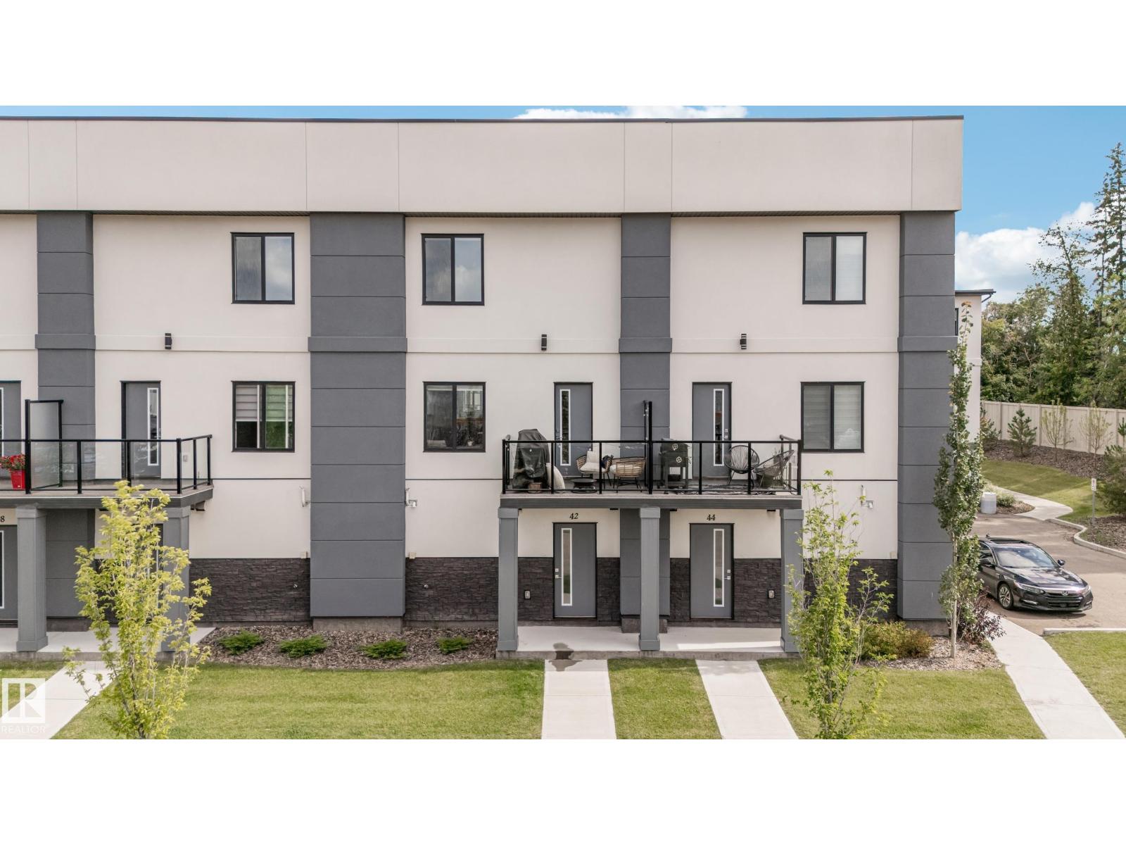 10 Salisbury Way #42, Sherwood Park, AB T8B 0B1