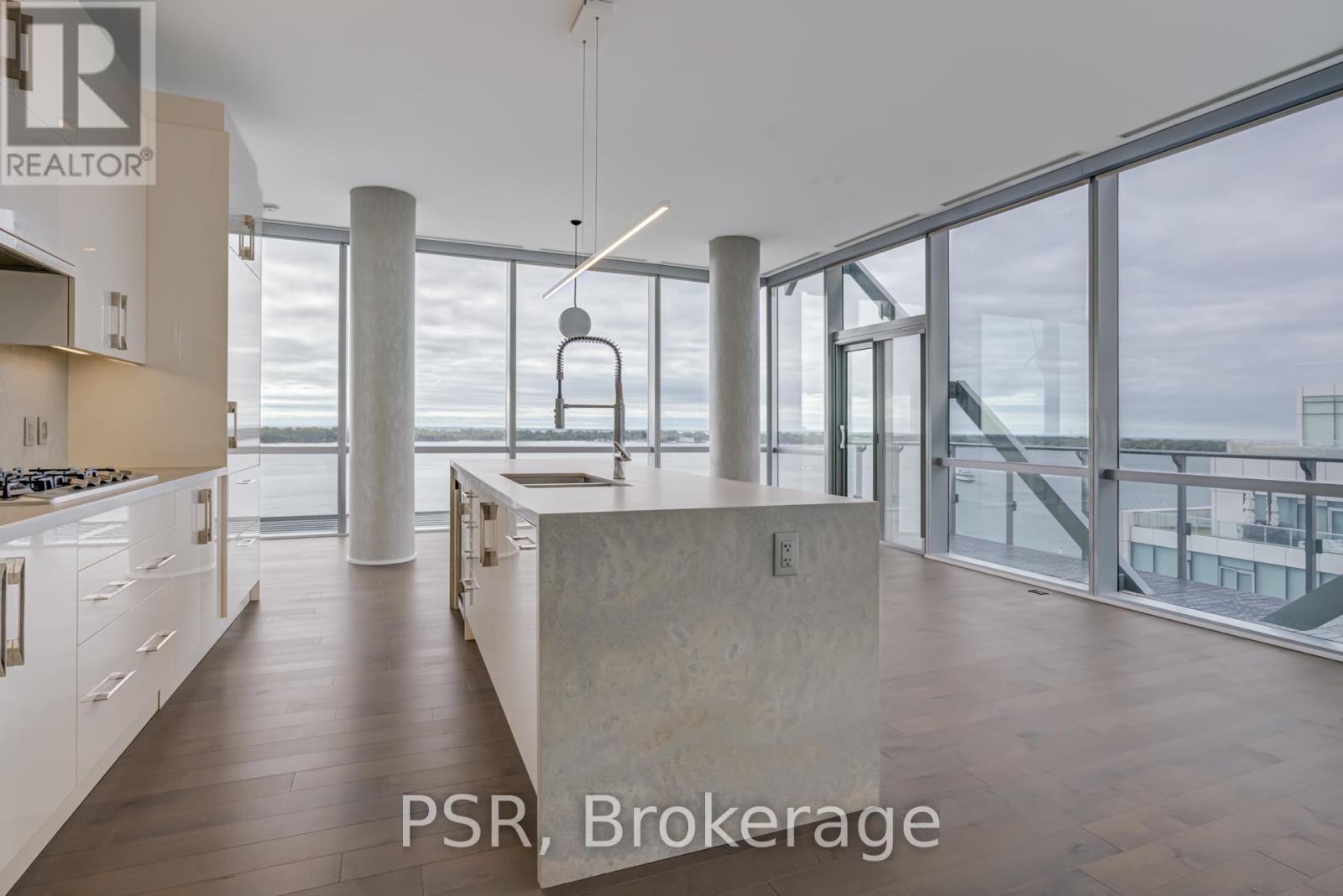 1211 39 Queens Quay E, Toronto, ON M5E 0A5