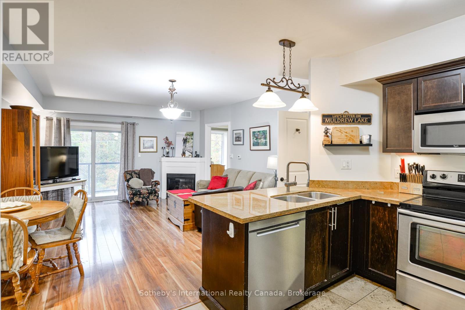 407 391 James St W, Gravenhurst, ON P1P 1X9