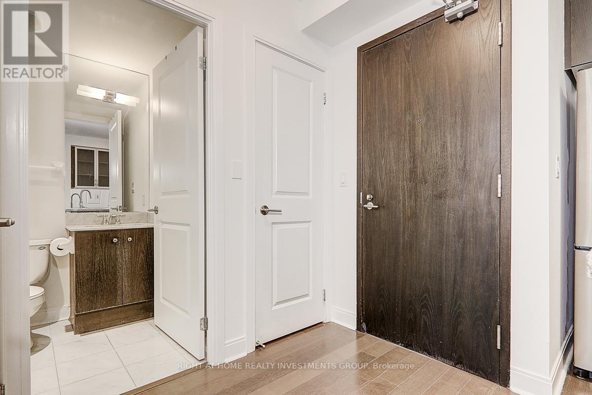 704 18 Yorkville Ave, Toronto, ON M4W 3Y8