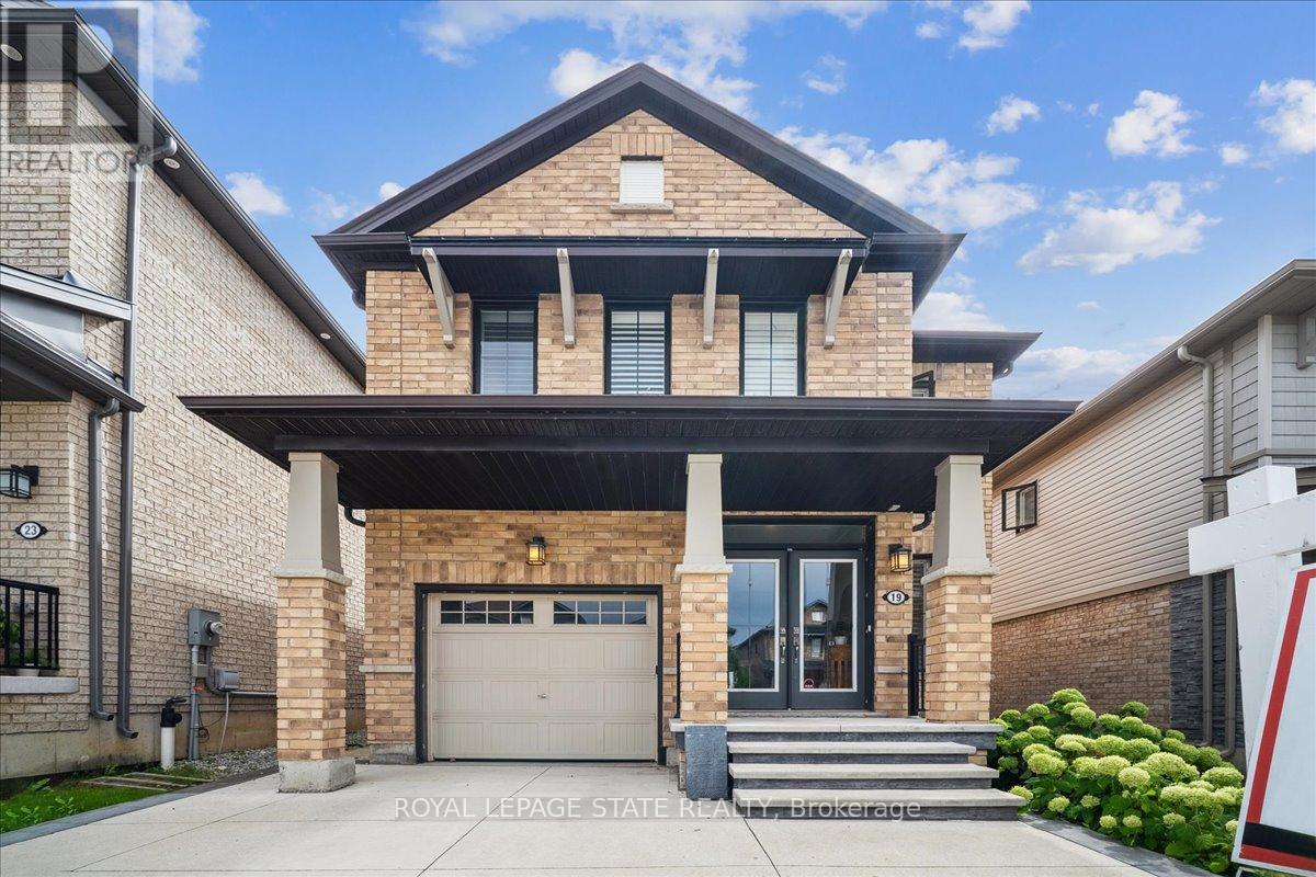 19 Prestwick St, Hamilton, ON L8J 0K6