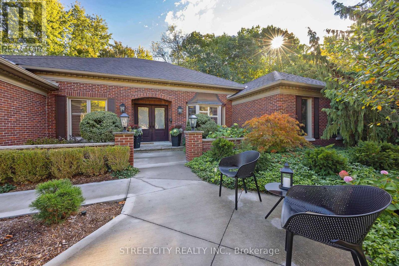46 Foxborough Grv, London, ON N6K 4A8