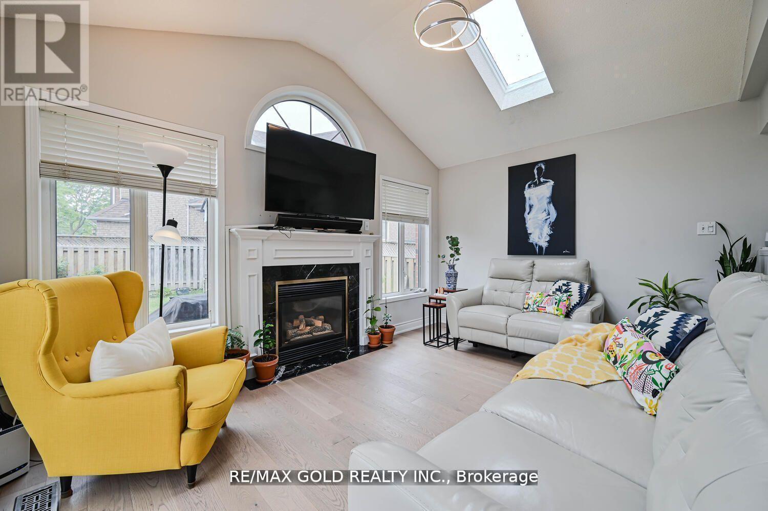 44 Ribbon Dr, Brampton Sandringham-wellington, ON L6R 2C5