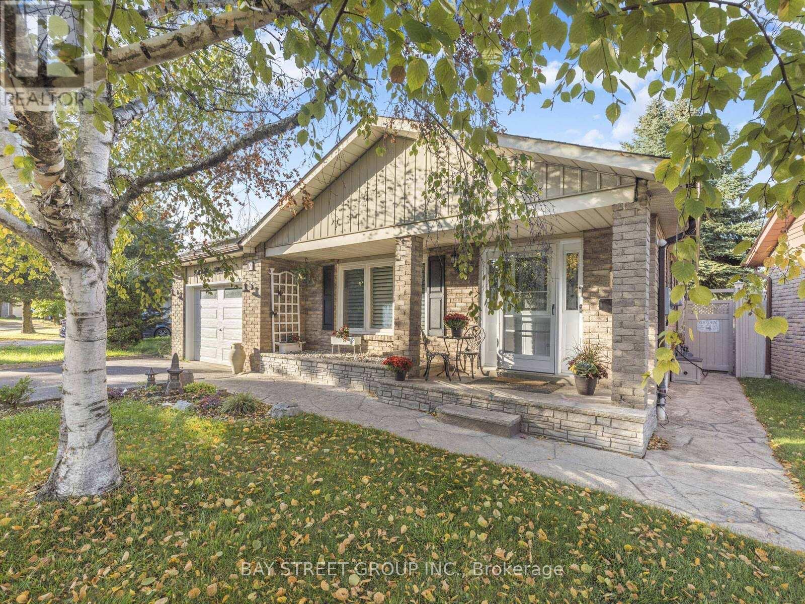 7 Whistling Hills Dr, Toronto, ON M1V 2B6