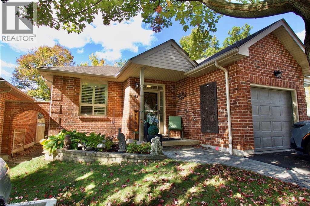42 Greentrail Dr, Hamilton, ON L0R 1W0
