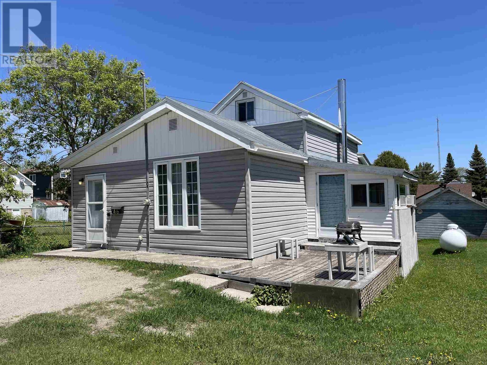 46 Queen St, Chapleau, ON P0M 1K0