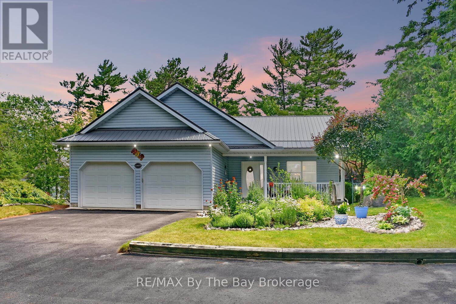 1327 River Rd E, Wasaga Beach, ON L9Z 2R7