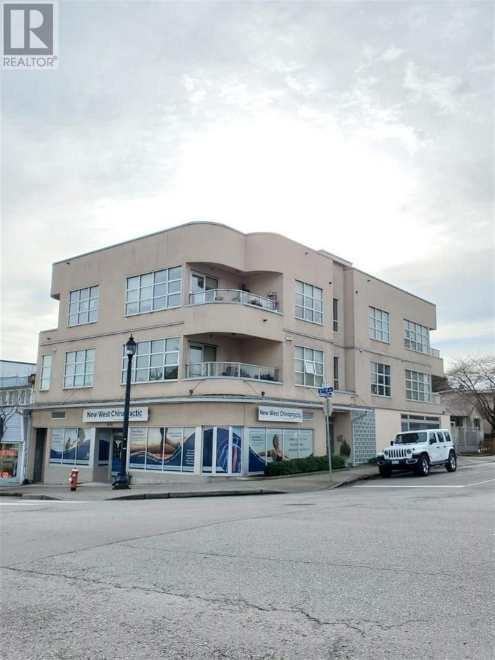 818 Twelfth St, New Westminster, BC V3M 4K1