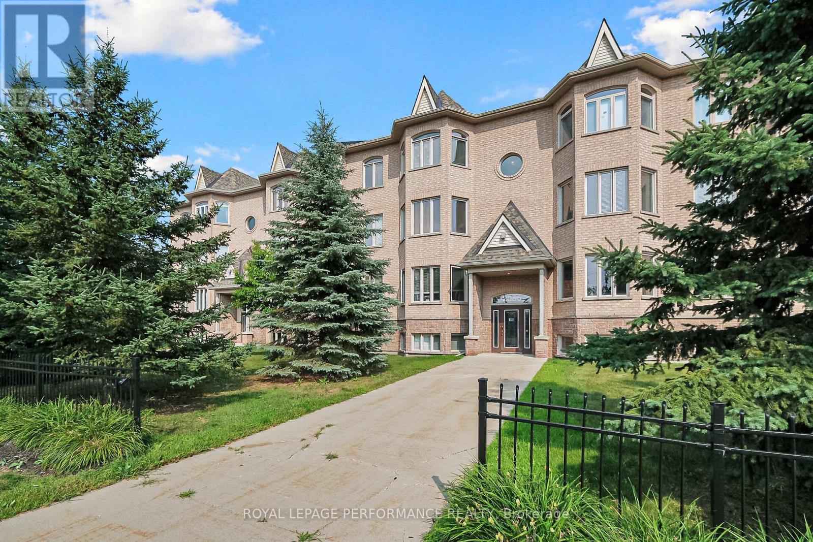 7 2086 Valin St, Ottawa, ON K4A 0C1