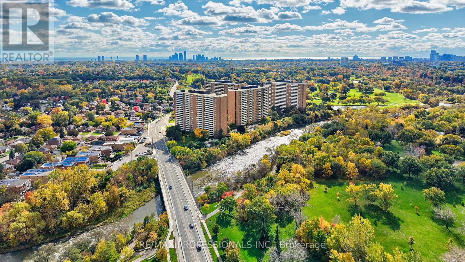 1710 270 Scarlett Rd, Toronto, ON M6N 4X7