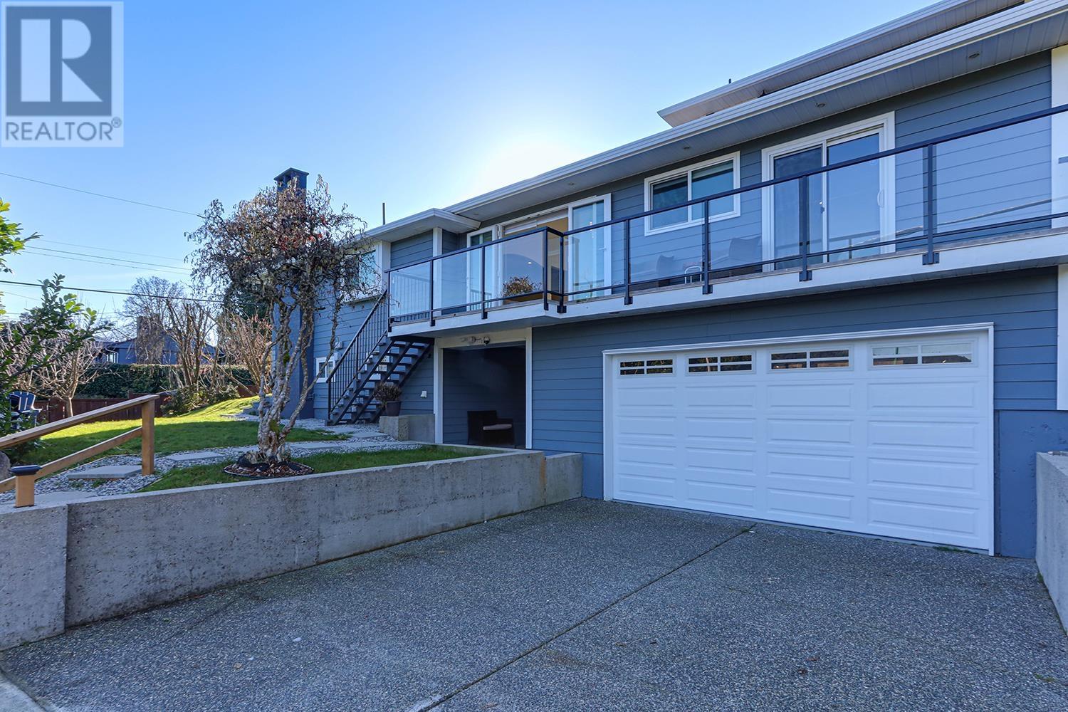 4254 Caddy Rd, North Vancouver, BC V7G 1B7