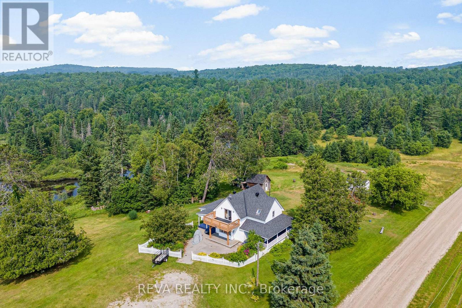 107 Frantz Rd, Hastings Highlands, ON K0L 2R0