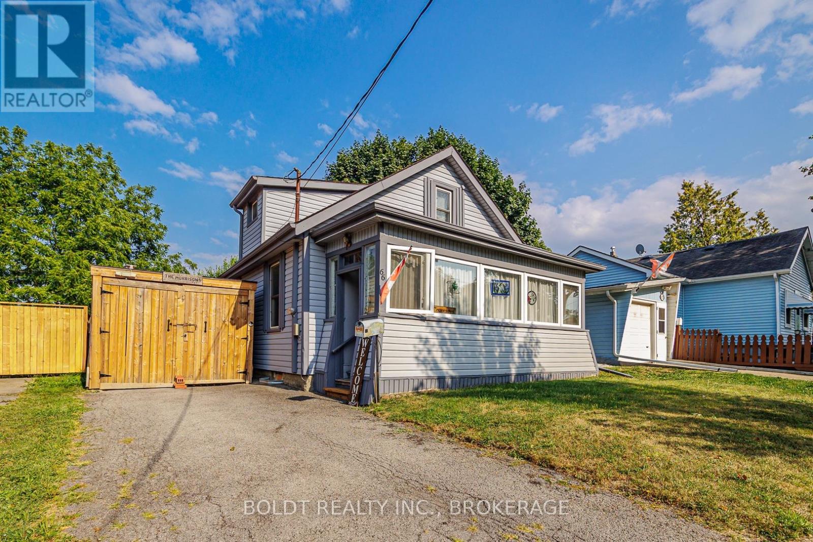 66 Chapel St N, Thorold, ON L2V 2E6