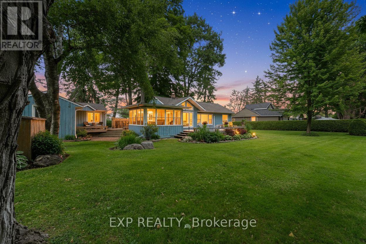 101 Hedge Rd, Georgina, ON L0E 1R0