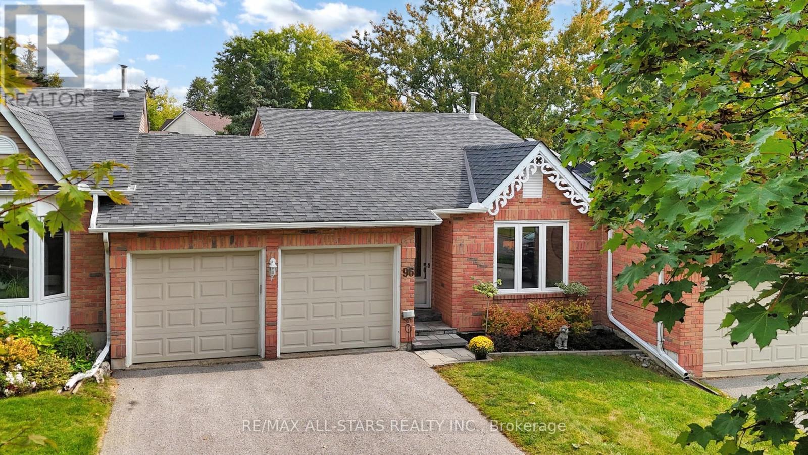 96 S Balsam St, Uxbridge, ON L9P 1G5