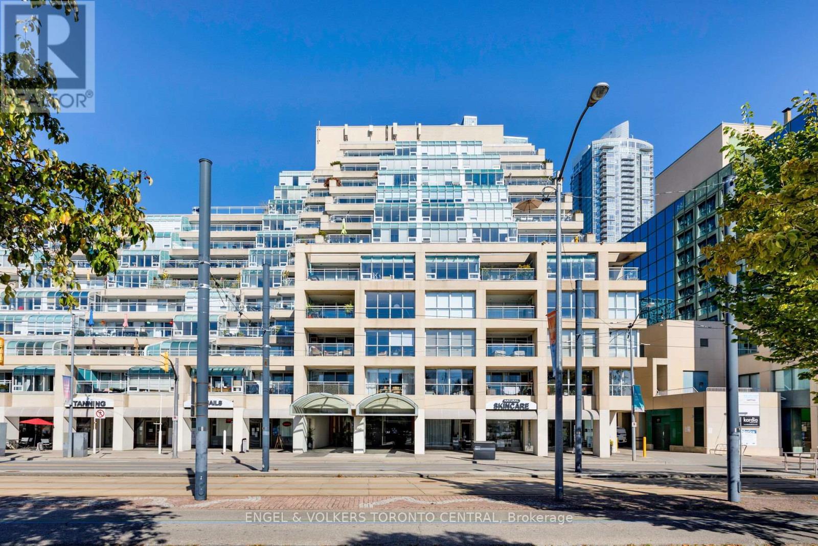 803 Unit 460 Queens Quay Way W #e, Toronto, ON M5V 2Y5